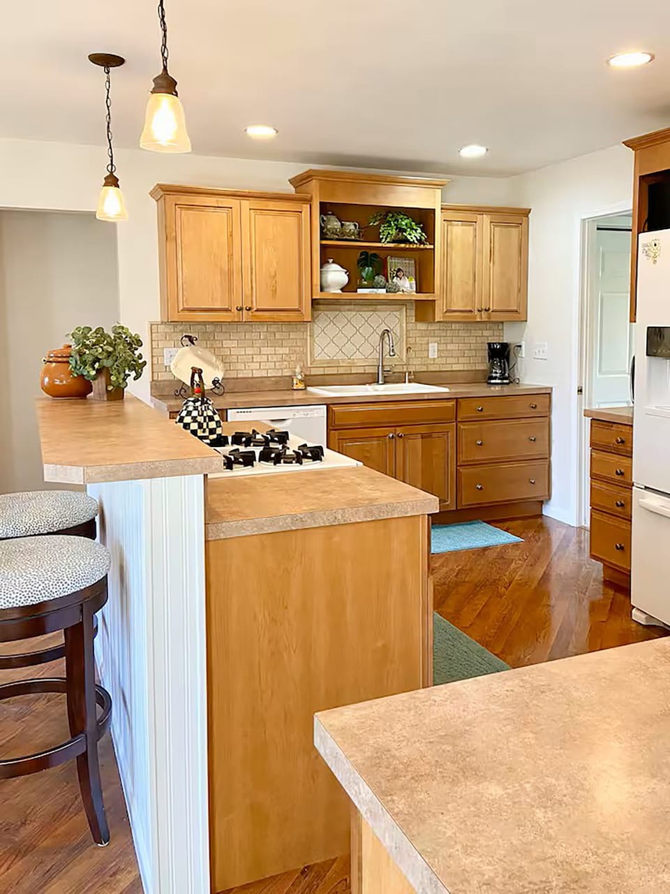 Full kitchen with all you need to create a romantic dinner for 2 or party of 8.