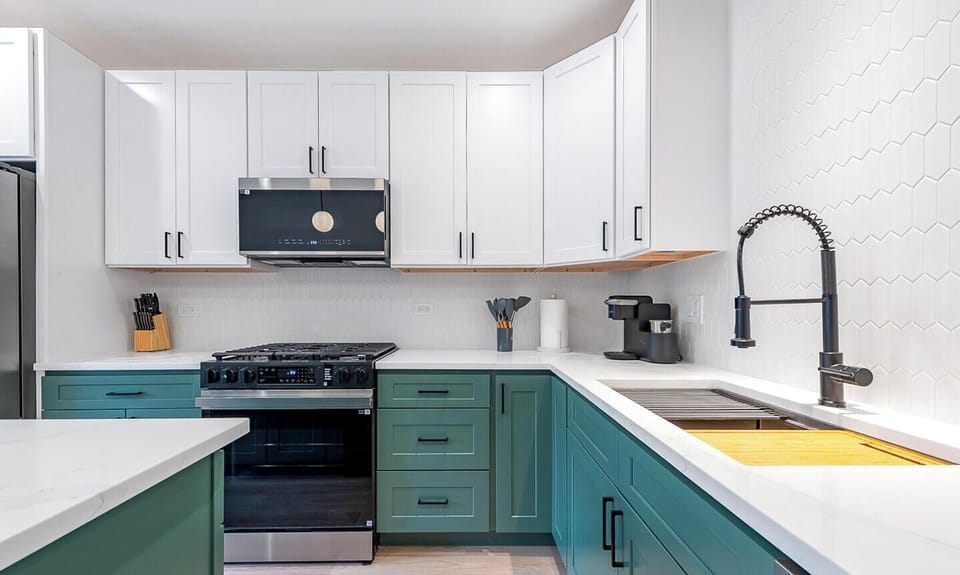 Full kitchen