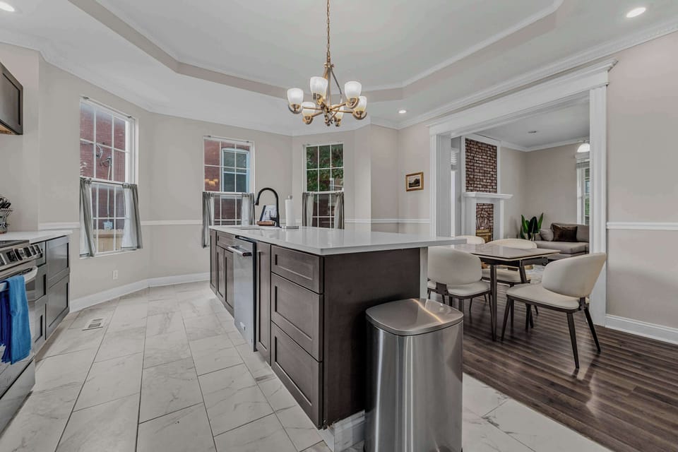 Cooking and entertaining just got a whole lot more exciting! This beautiful kitchen is perfect for creating delicious memories with friends and family. 