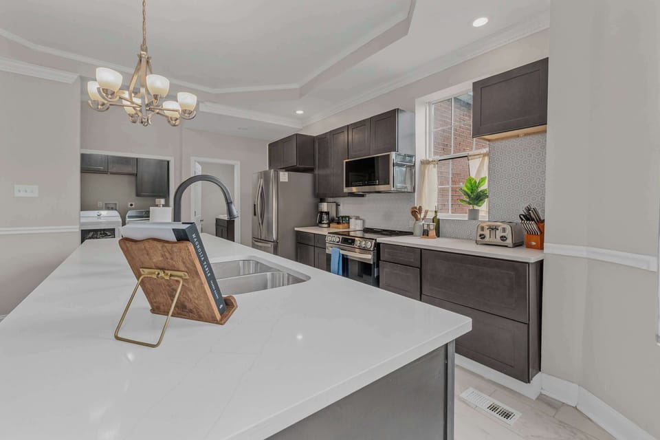 Welcome to your culinary playground! This stylish kitchen is perfect for whipping up gourmet meals or hosting unforgettable dinner parties. 