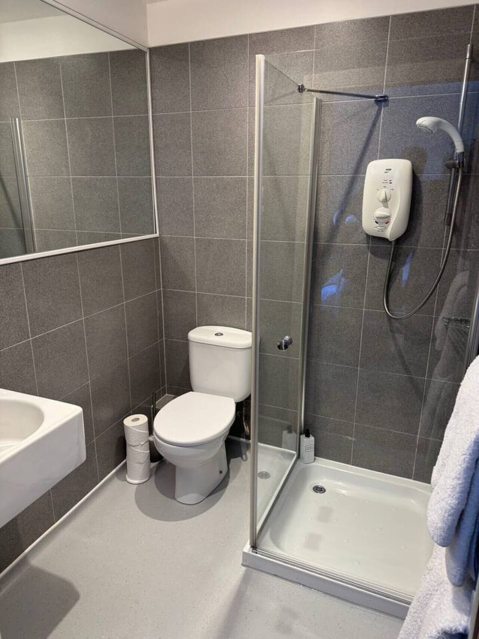 Ensuite shower toom