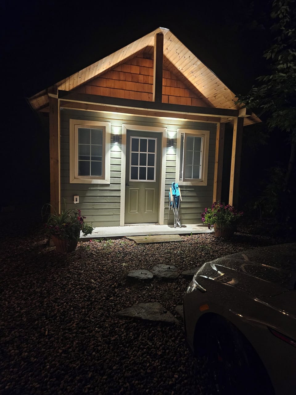 Guest cabin