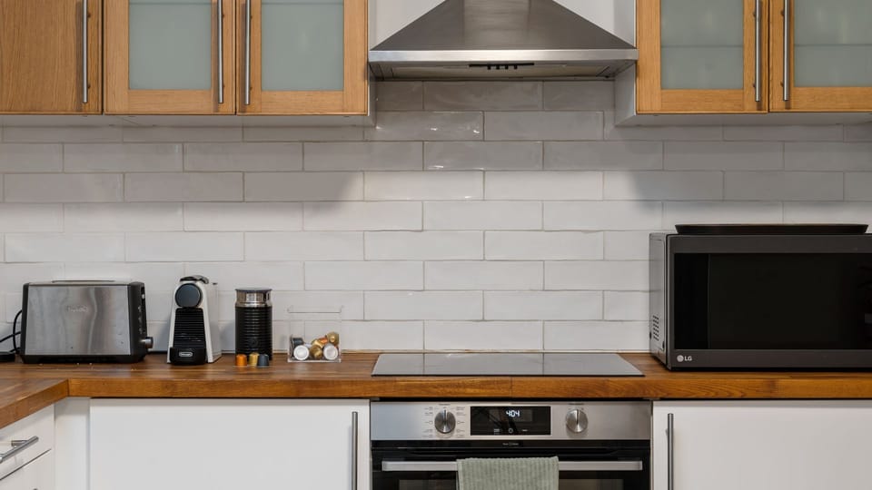 Bright & Warm Kitchen