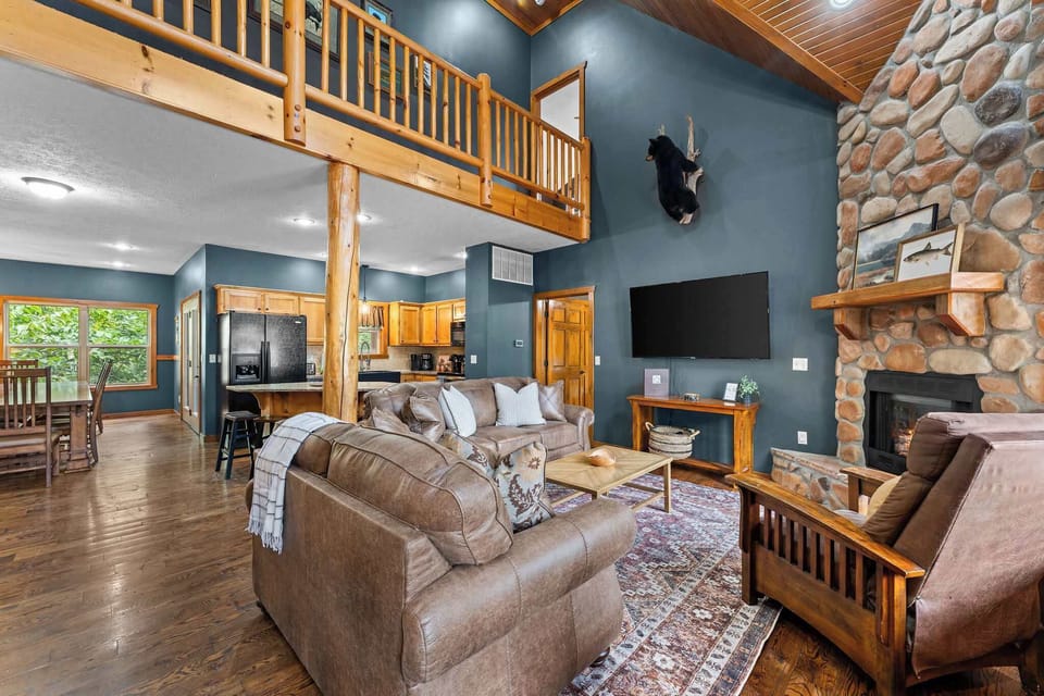 An open living room ready to greet you as soon as you walk in.