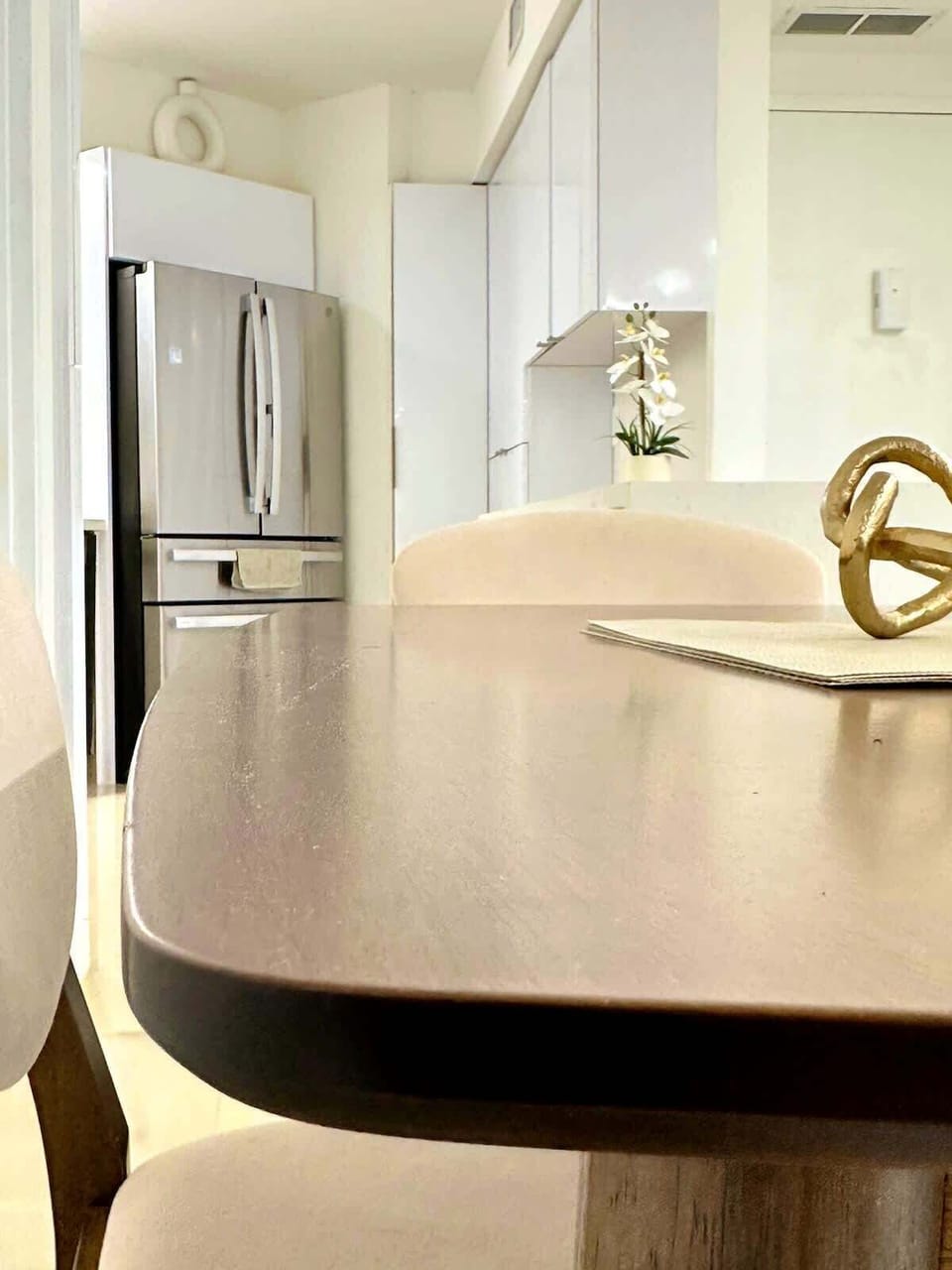 Dining area for 4 people with a complete dinnerware set.