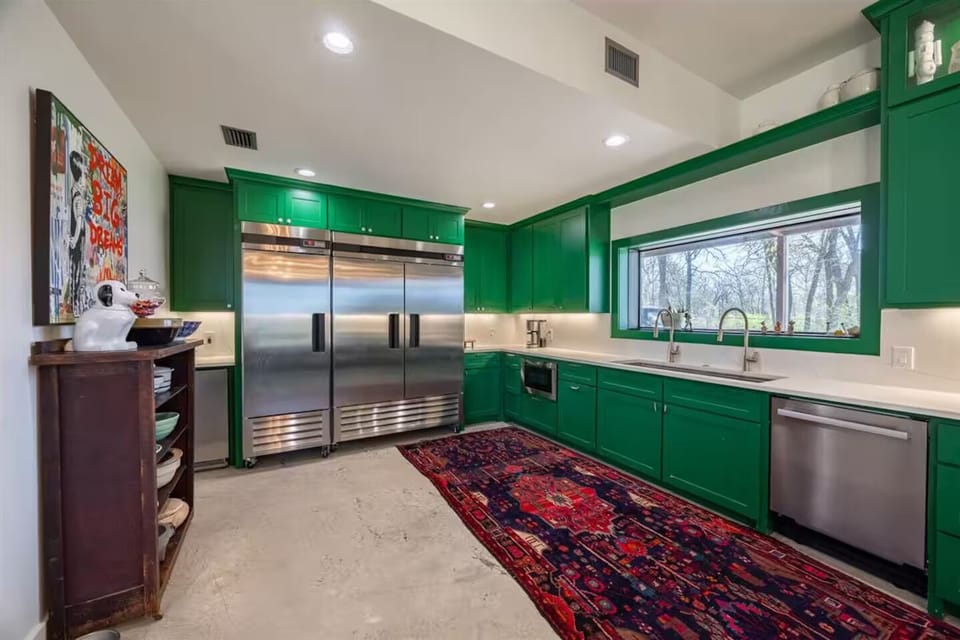 Full Kitchen