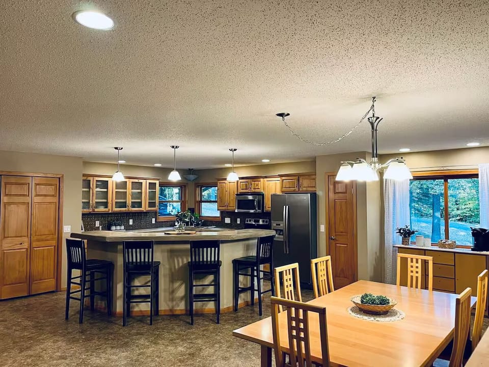Large, fully equipped kitchen. 