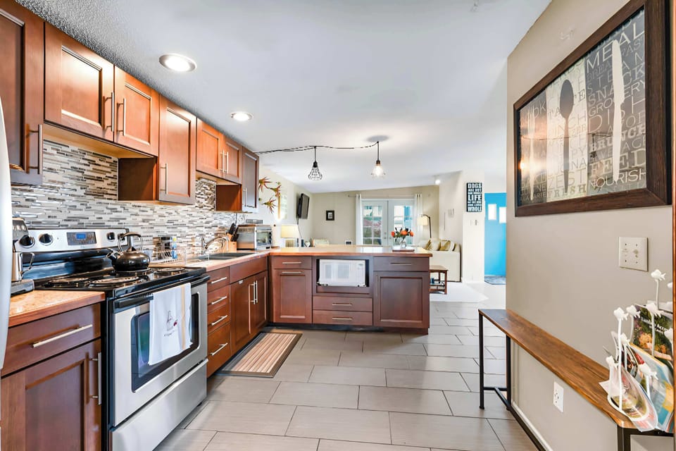 This unit has a high quality espresso machine and we provide guests with a starter set of coffee.
