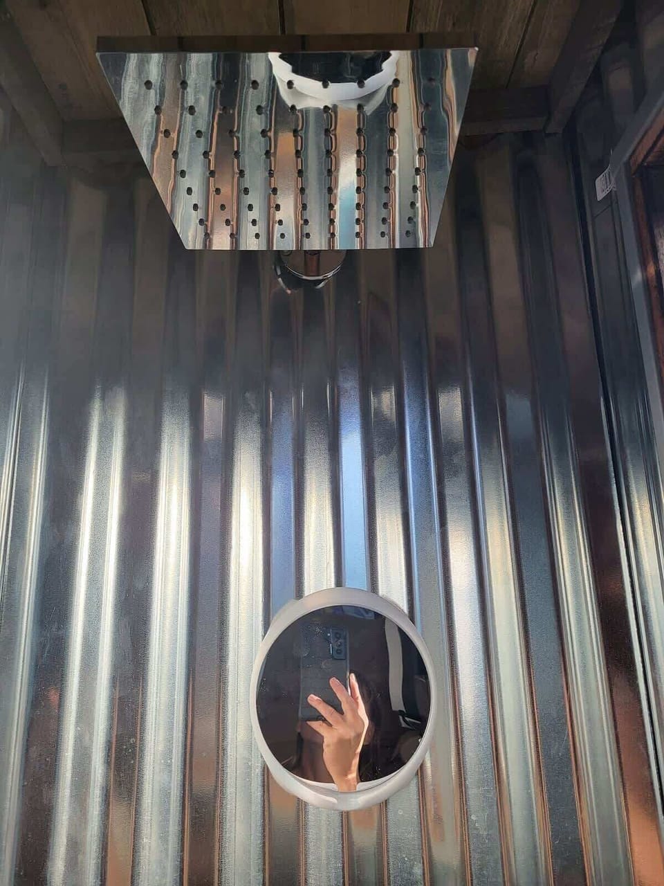 Rain style shower head.