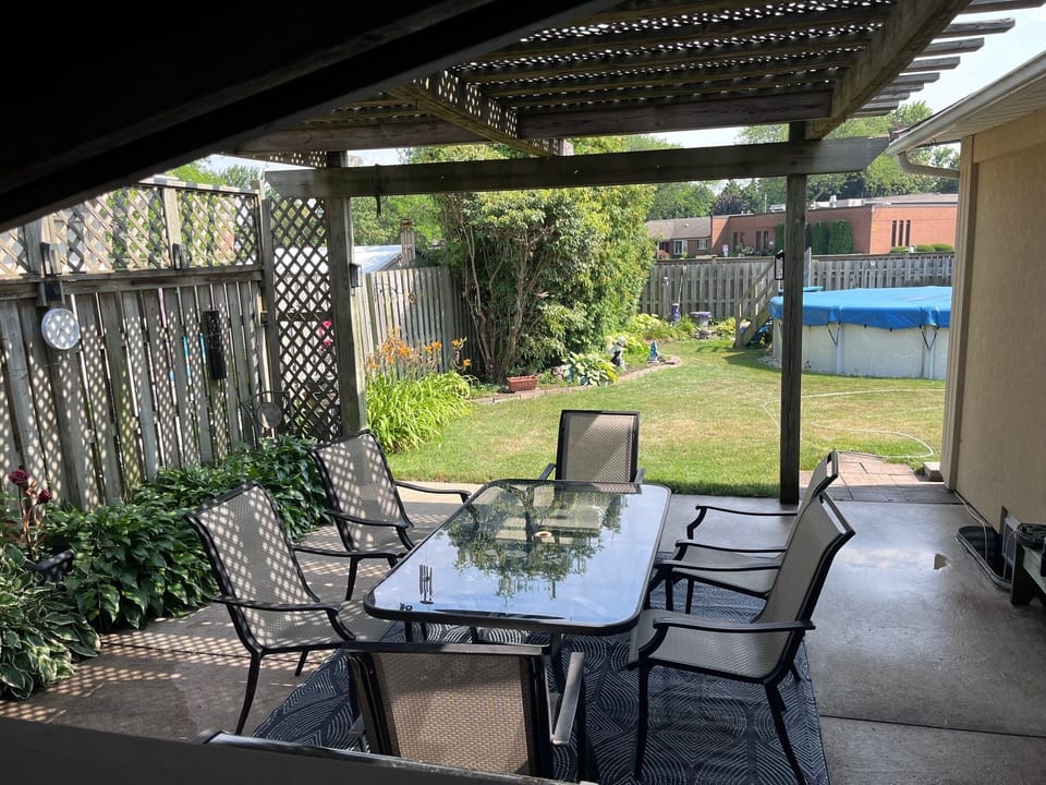 Outdoor dining
