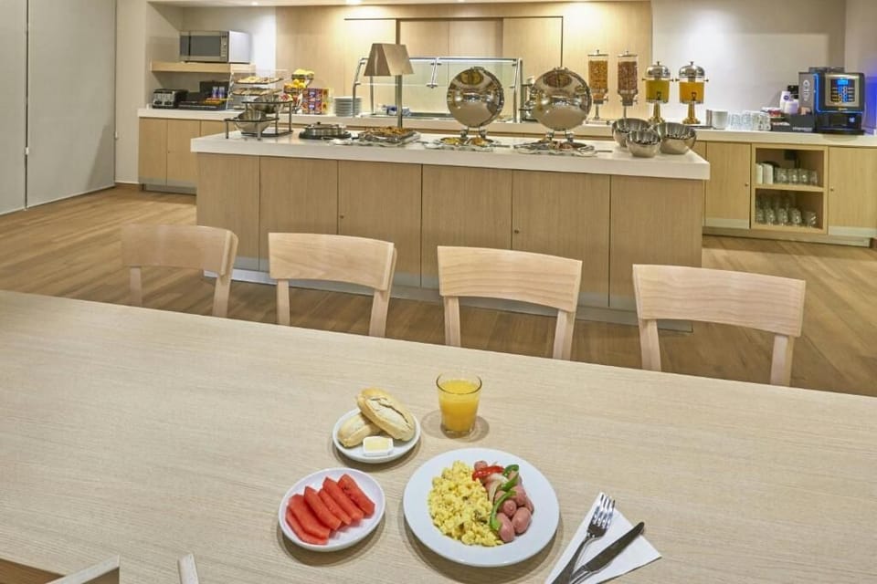 Free daily continental breakfast