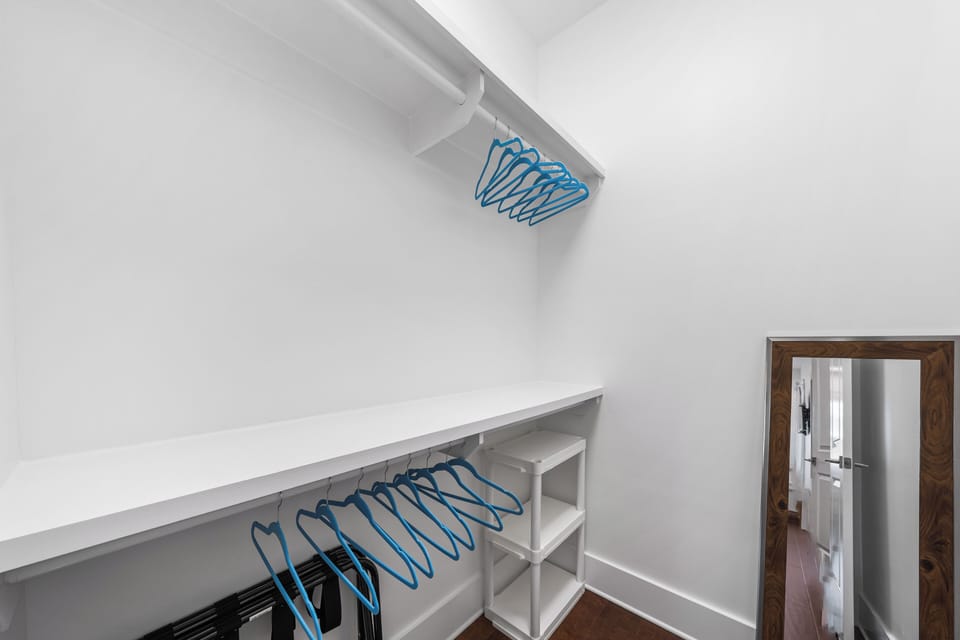 1st fl Master King Suite Closet