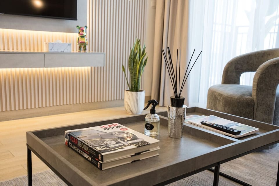 Luxury apartment in Waters Edge, Yas Island, Abu Dhabi, United Arab Emirates. Offering a 5-star feel and experience. Beautifully designed and fitted out.