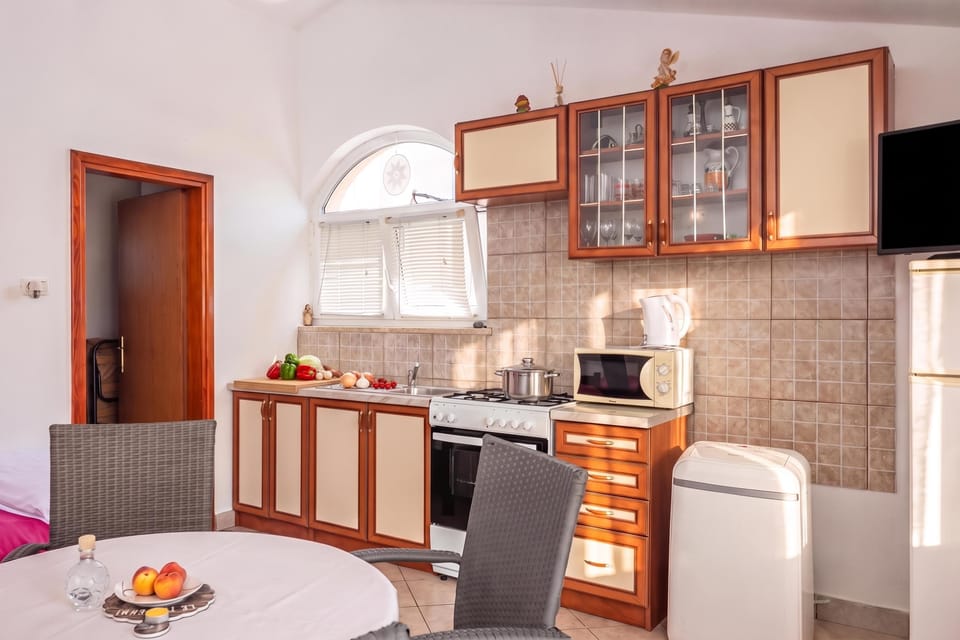 Kitchen and dining area