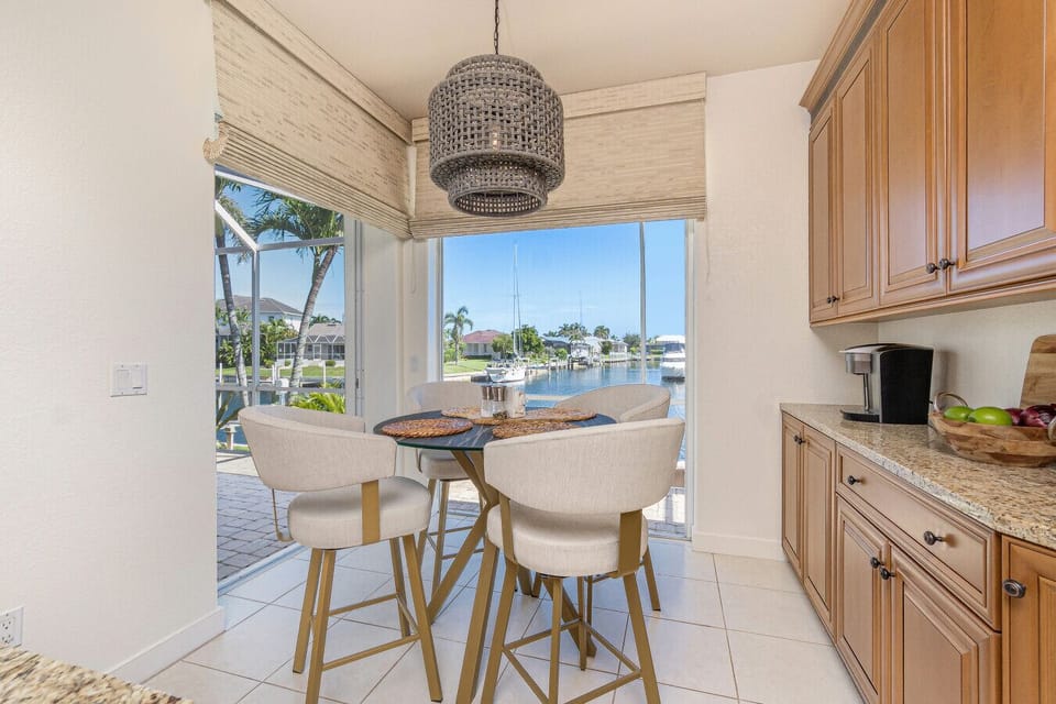 Charming dining room with lakeside scenery
