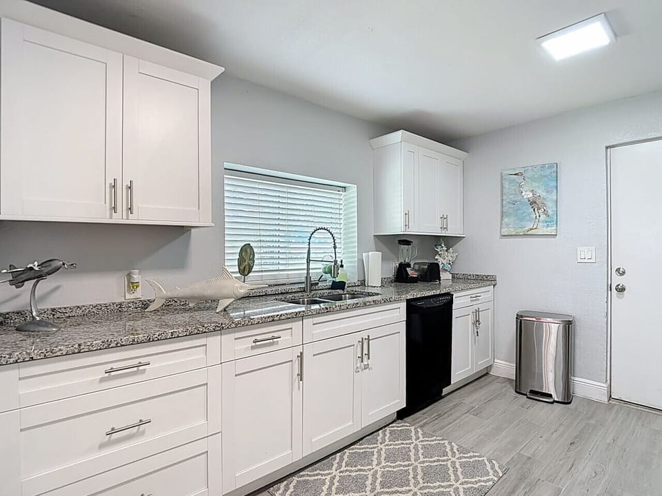 Updated kitchen with everything you need