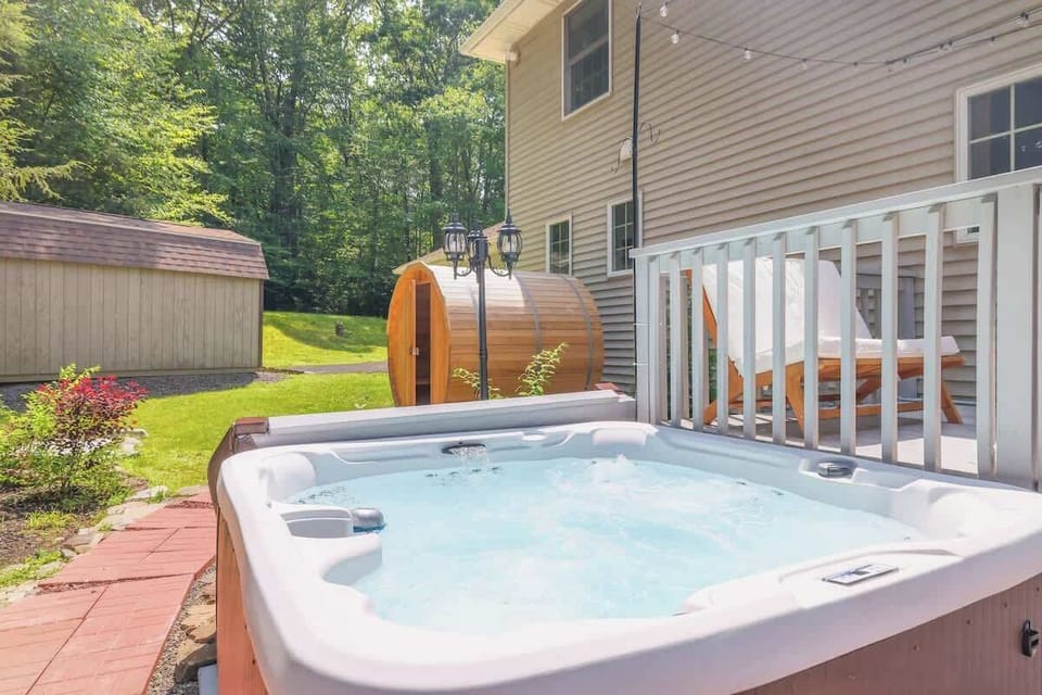 Outdoor spa tub