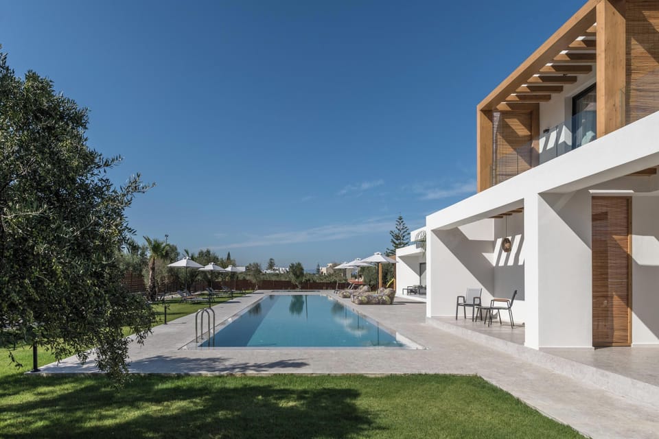 A 125 sqm private heated pool, 25 meters long and 1.5 meters deep, with step access.