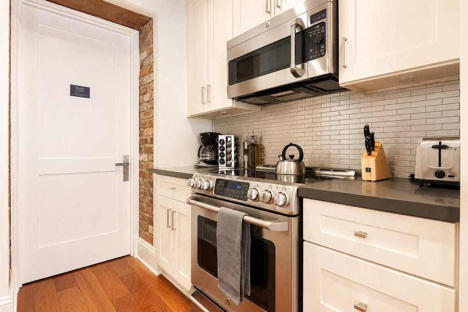 Knock up a gourmet meal with your  fully-equipped kitchen. The kitchen is stocked (200-piece culinary set) and has a full line of new appliances.