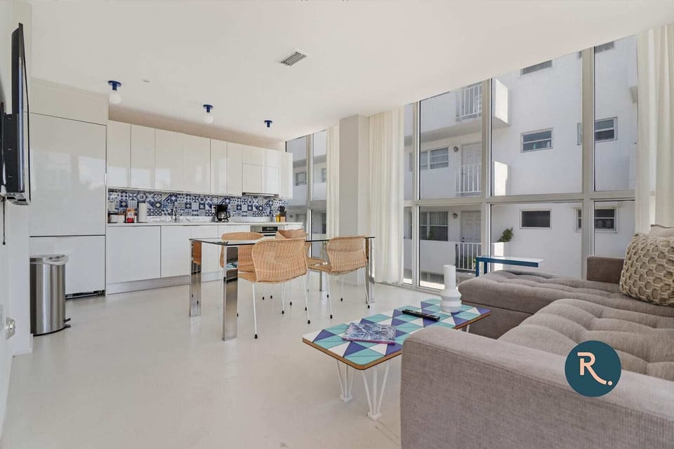 Welcome to 250 Collins by Roami!