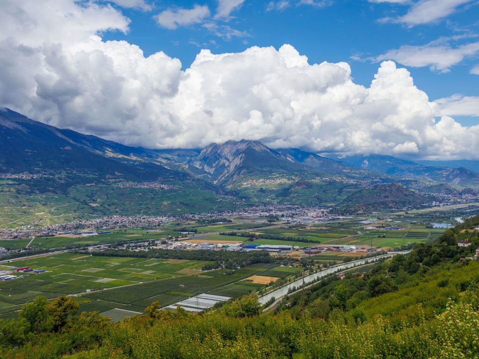 Mountainous Landforms, Mountain, Nature, Hill, Highland, Cloud, Natural Landscape, Mountain Range, Landscape, Ecoregion
