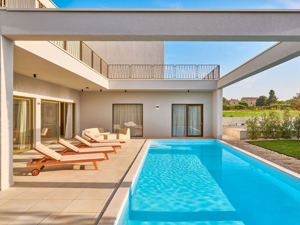 Swimming Pool, Resort, Estate, Eco Hotel, Villa, Thermae, Hotel, Courtyard, Balcony