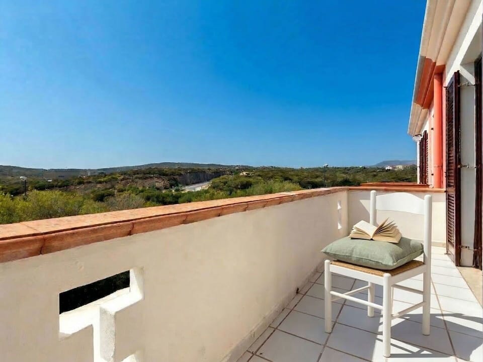 Wood Stain, Shade, Balcony, Daylighting, Outdoor Furniture