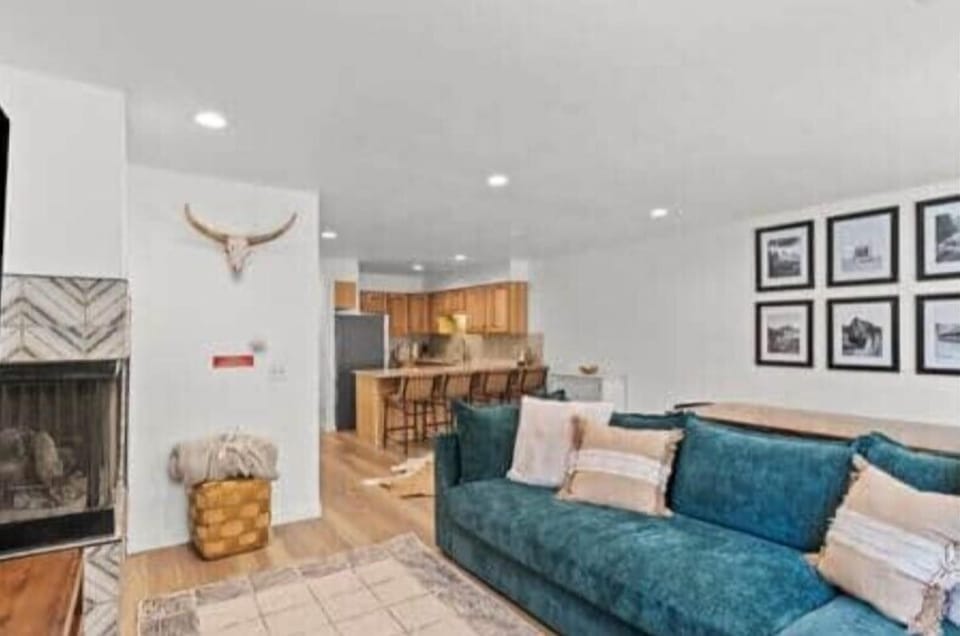 SWP Lions Gate 112 living and dining area