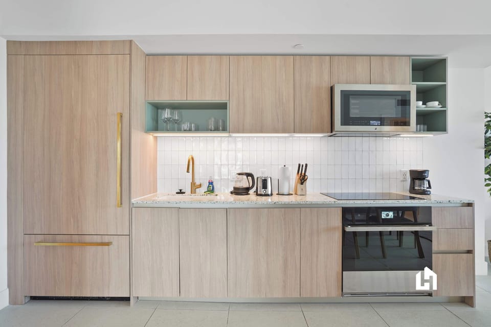 Fully equipped modern kitchen perfect for preparing delicious meals.