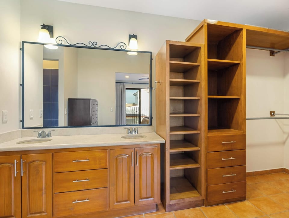 Loads of closet space