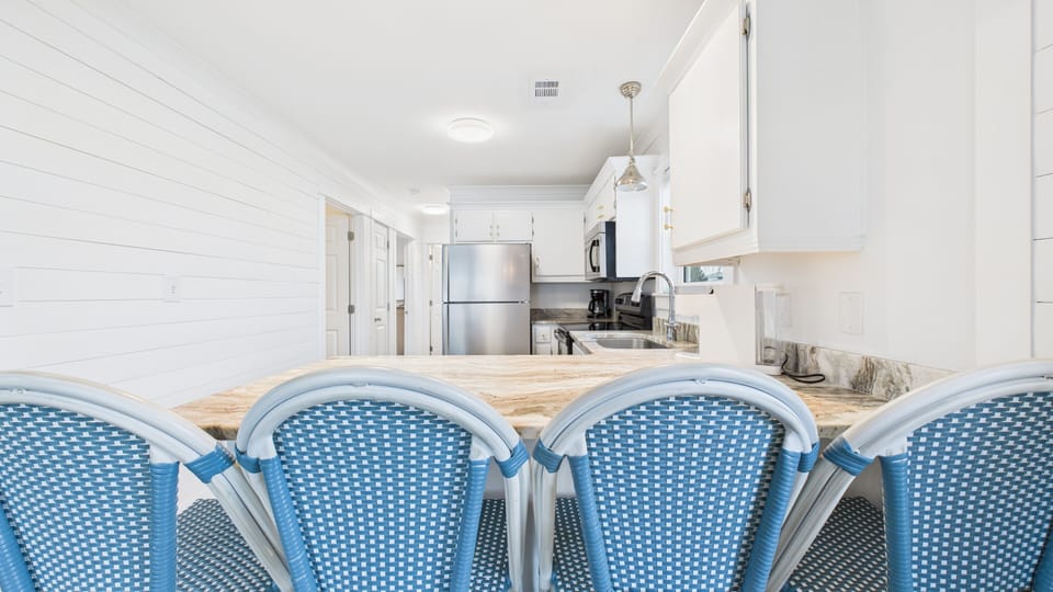 Kitchen breakfast bar