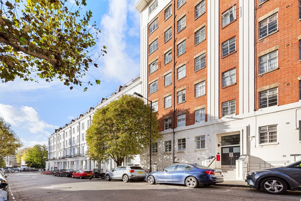 Convenient and picturesque location ideal for exploring the city.