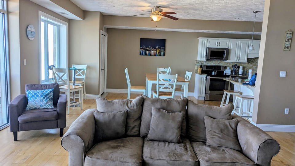 Living room/ kitchen