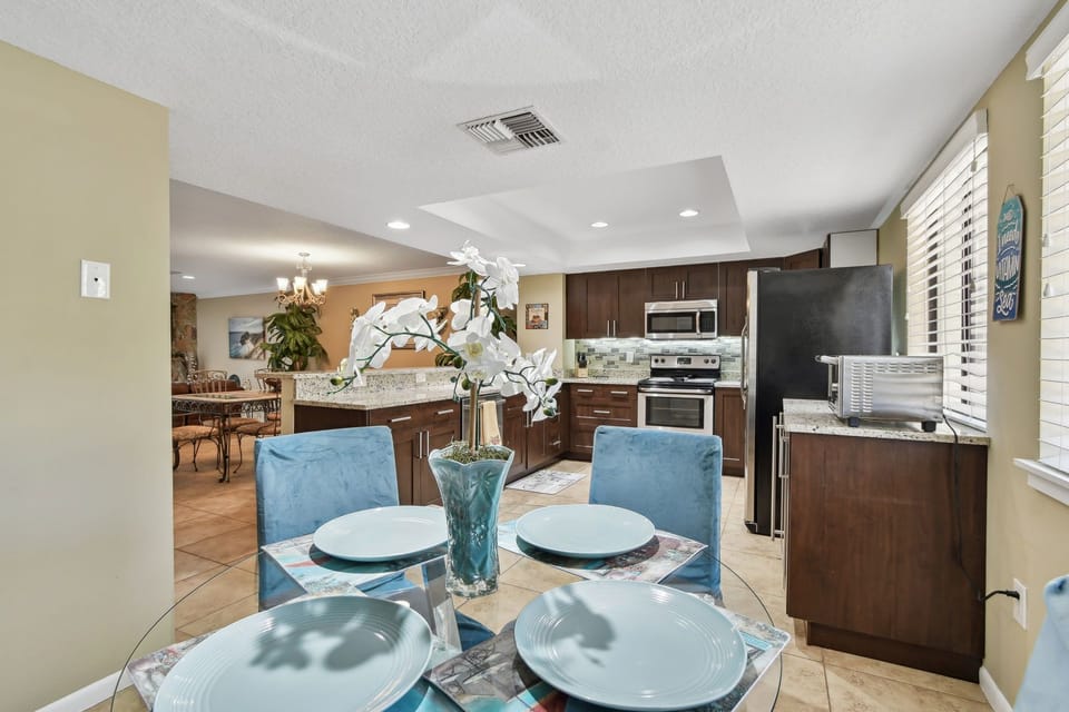 Eat-in Kitchen area.