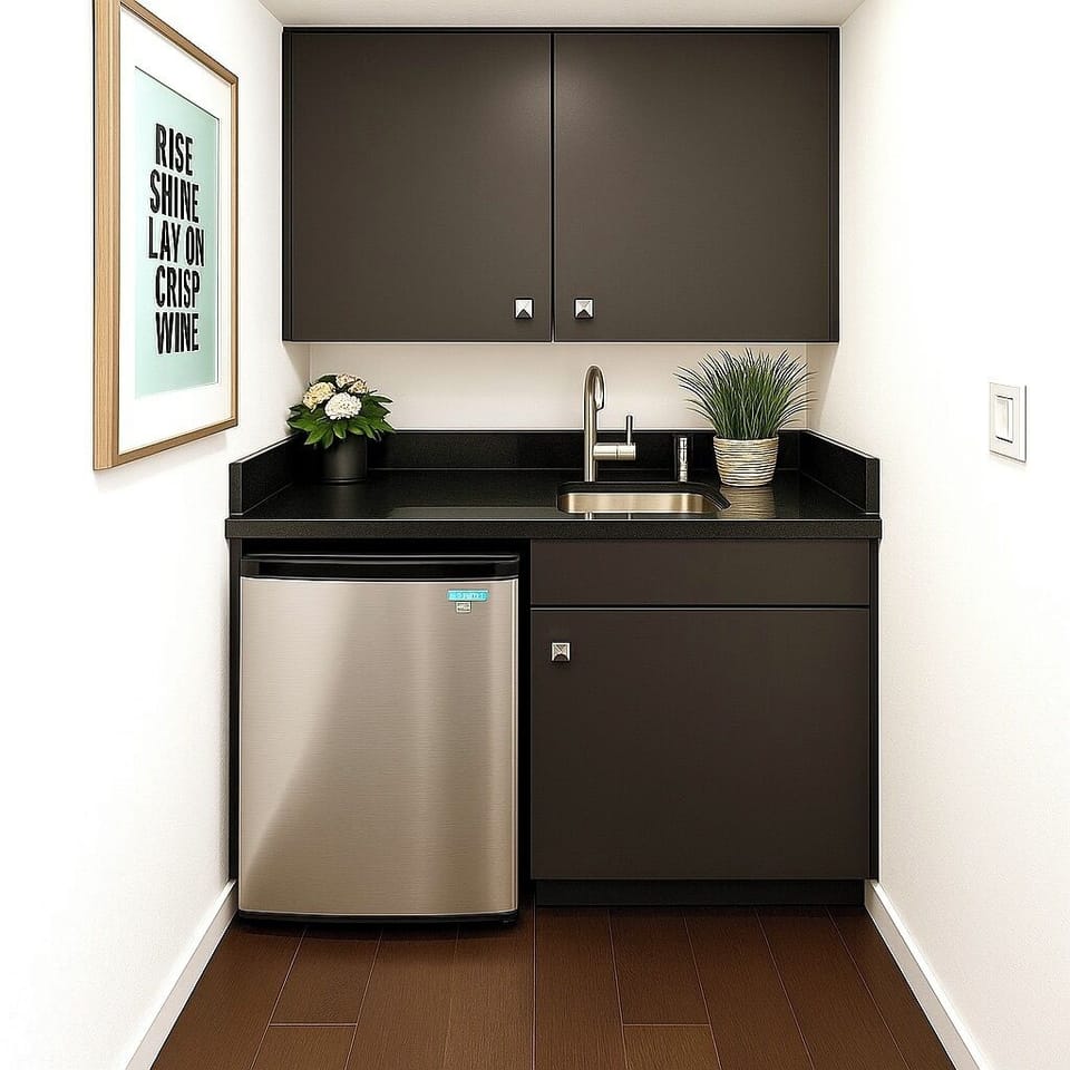 CHIC COMPACT KITCHENETTE+MINI REFRIGERATOR+MICROWAVE+FREE COFFEE+UTENSILS+PLATES