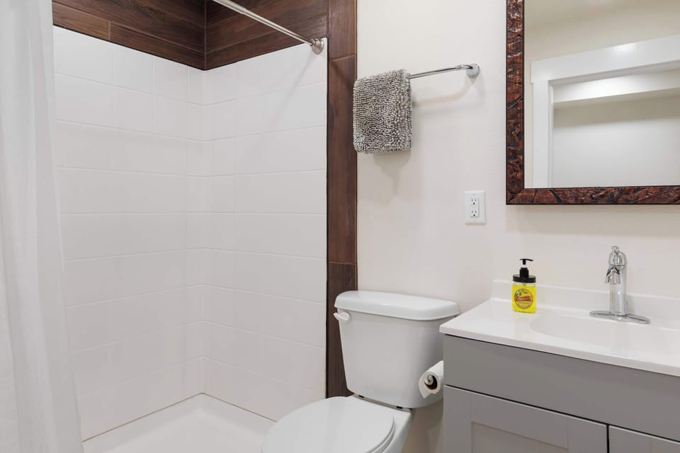 Detached bathroom 2