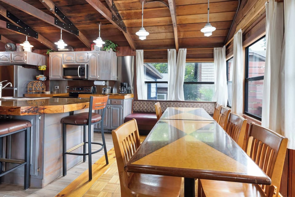 Dining room table with sturdy resturant style tables and chairs