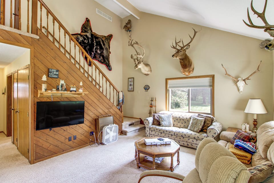 Menahga Vacation Rental | 3BR | 2.5BA | 6 Steps to Enter | 2,000 Sq Ft