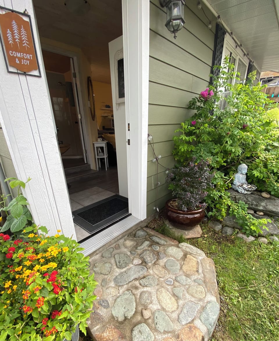 Entrance door.