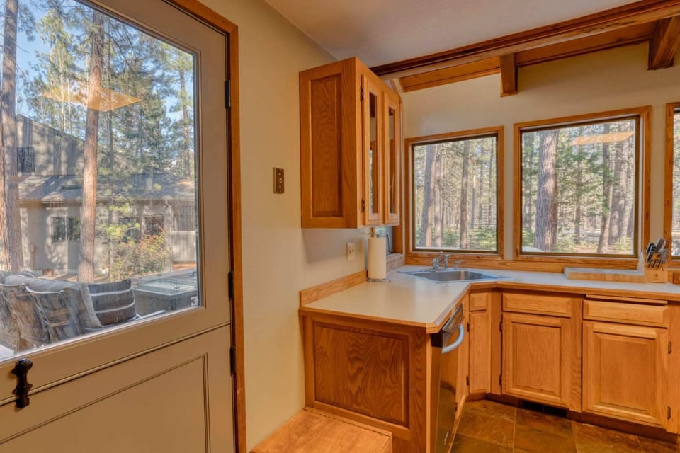 GM-006-Black-Butte-Ranch-OR-97759-3000x-13-scaled-1