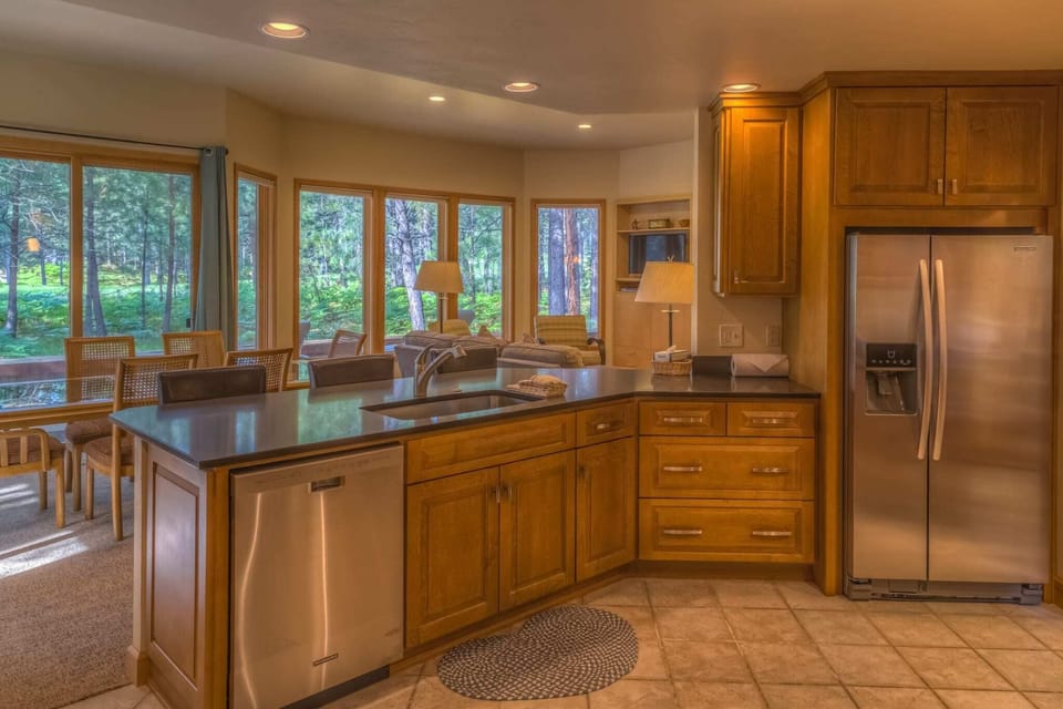 GM314_20160623_006_Kitchen-scaled-1