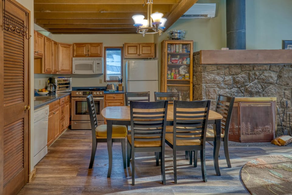 RR-14-Black-Butte-Ranch-OR-97759-6-scaled-1