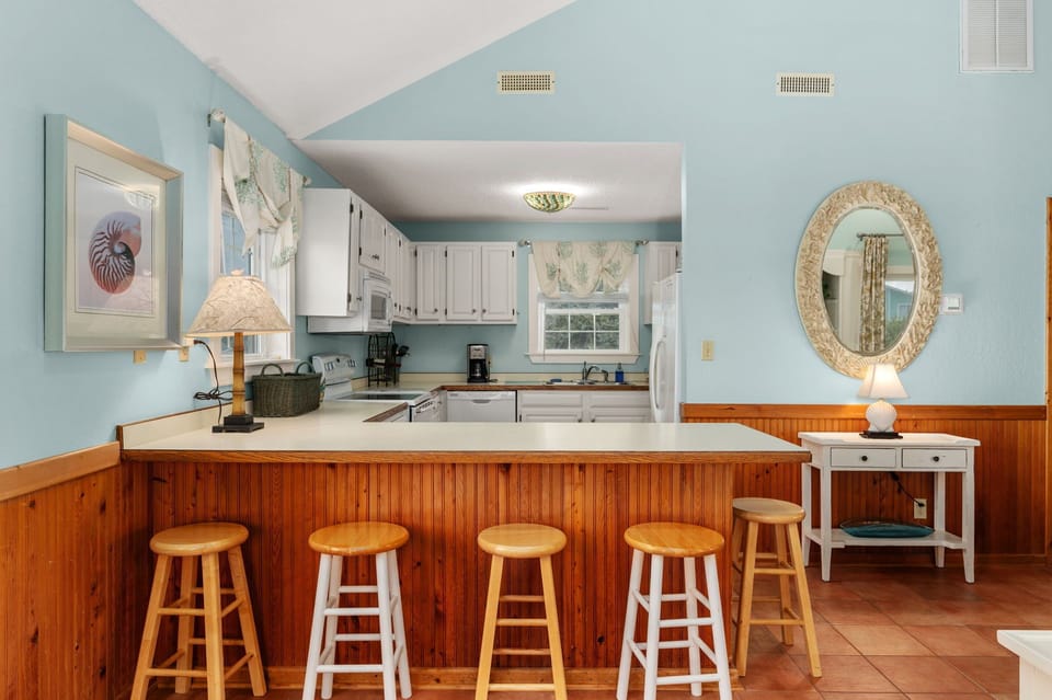 DK347: Ehh, What's up DUCK | TL Kitchen Area - Island Seating for 5