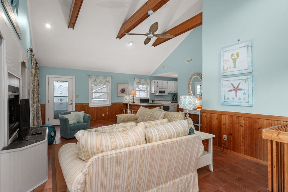 DK347: Ehh, What's up DUCK | TL Living Area - Deck Access