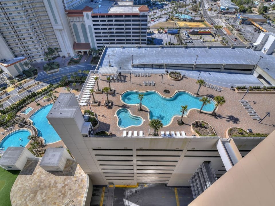 1st & 10th Floor Pools and Hot Tubs