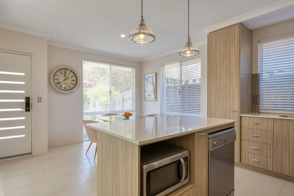 Kitchen island with the view of the open plan dining area