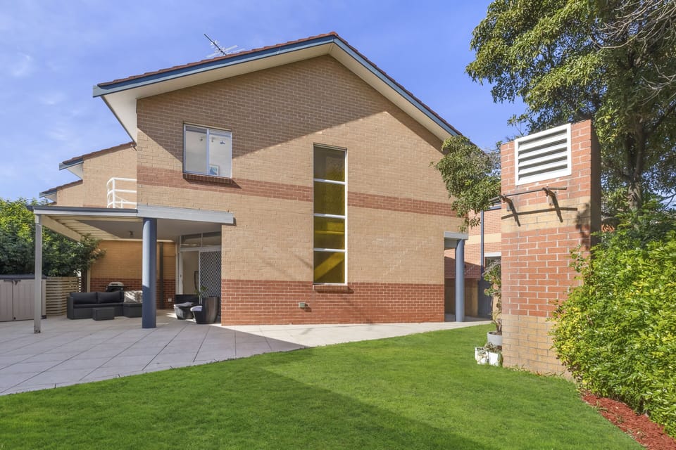 Courtyard, BBQ and Grass