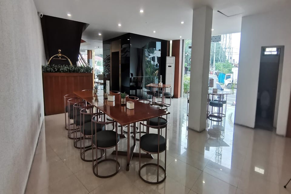 Entrance / Reception