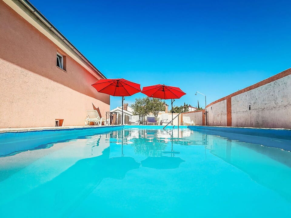 Blue, Swimming Pool, Composite Material, Resort, Outdoor Furniture, Leisure, Hotel, Eco Hotel, Thermae, Umbrella