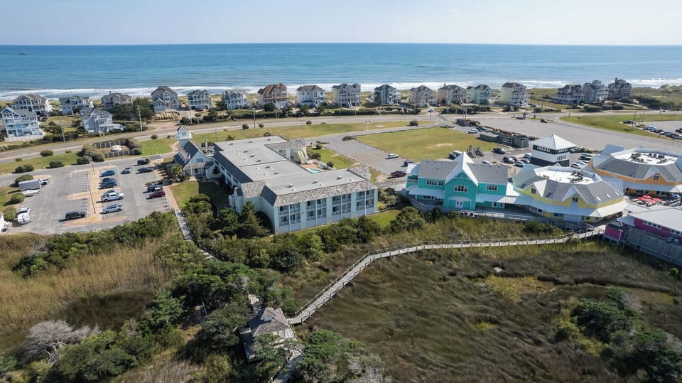 Close to Ocean, Ocracoke Ferry, and the Hatteras Landing Shopping Center 